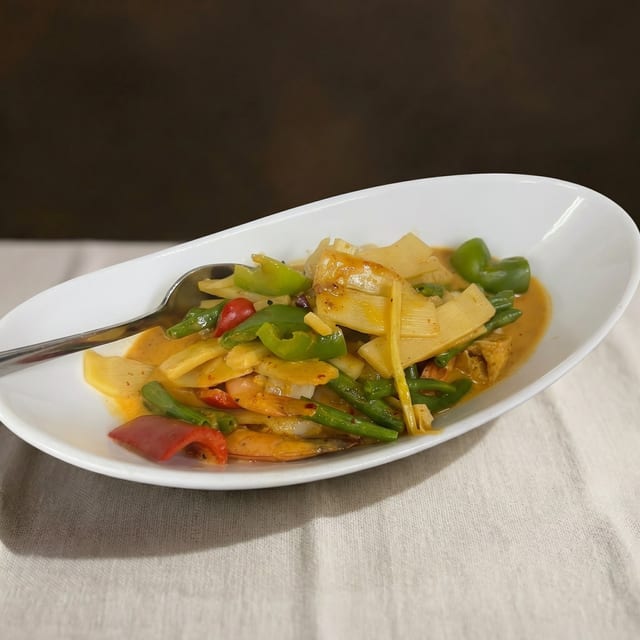 (L) Red Curry.